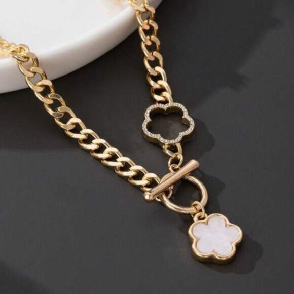 14K Gold Filled Clover Pendant Toggle Necklace - Picture 3 of 4